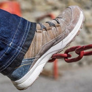 Safety shoes for roofers and zinc workers