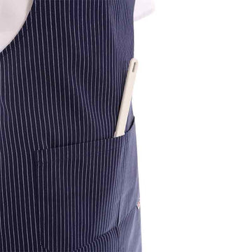 Tablier a bavette bleu rayures blanches à poche double centrale