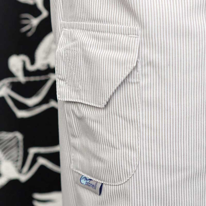 Pantalon de cuisine rayé gris poche latérale