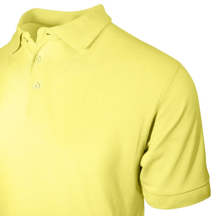 Polo homme jaune détail du col et des boutons