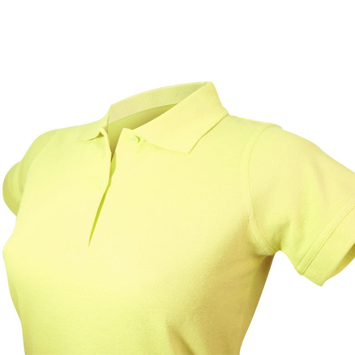 Polo femme vert lime détail col et des 3 boutons