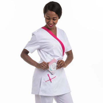 Blouse de travail cache-cœur blanche et rose Inès - MANELLI