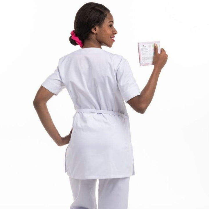 Blouse de travail cache-cœur blanche et rose Inès - MANELLI