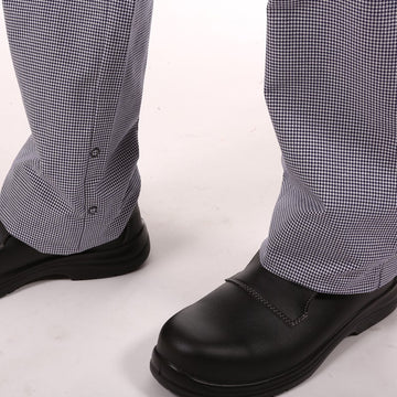 Détail de la longueur de jambe réglable du pantalon Réglisse pied de poule de Lafont
