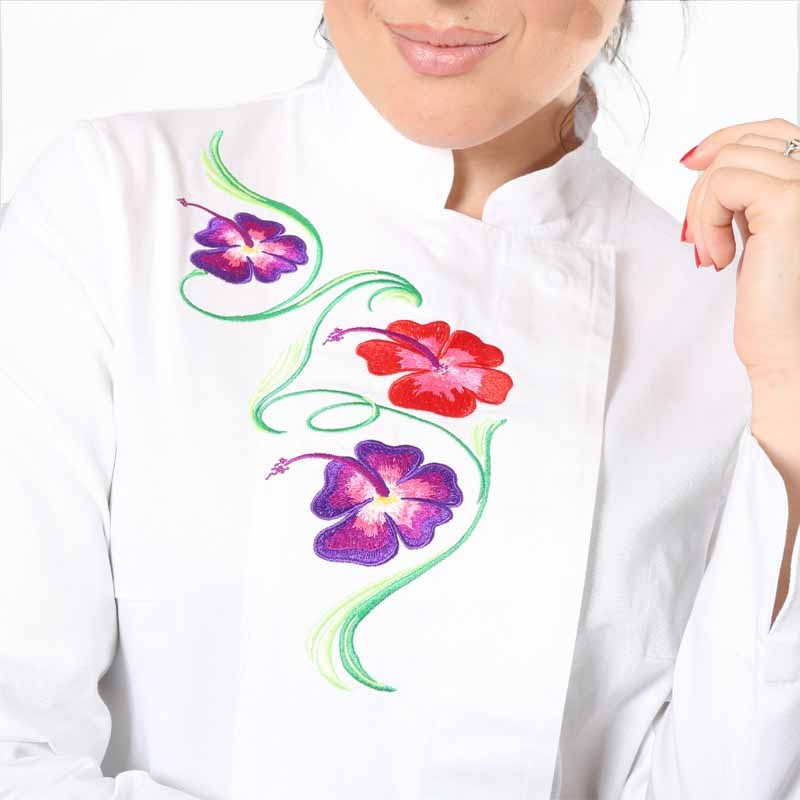 zoom veste de cuisine femme blanche fleur