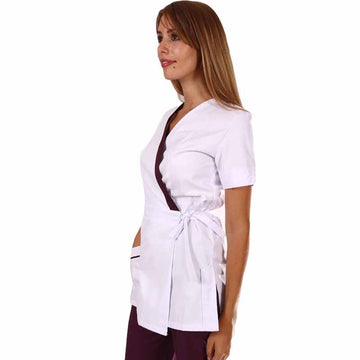 Blouse estheticienne cache-cœur blanche et Bordeaux Inès profil