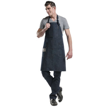 Tablier Chaud Devant en jean denim porté par un homme