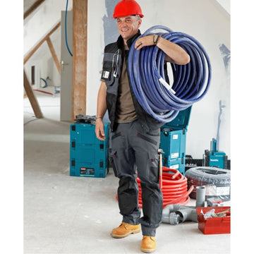 Travailleur porte le pantalon Argile LMA workwear