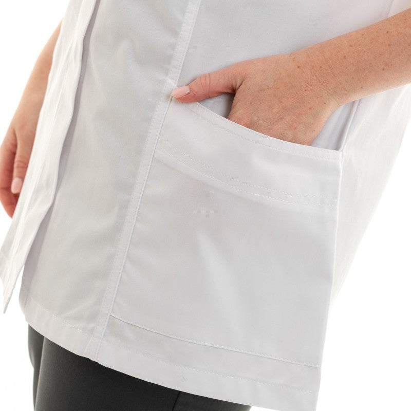 Zoom sur poche bas de veste blouse chimie manelli