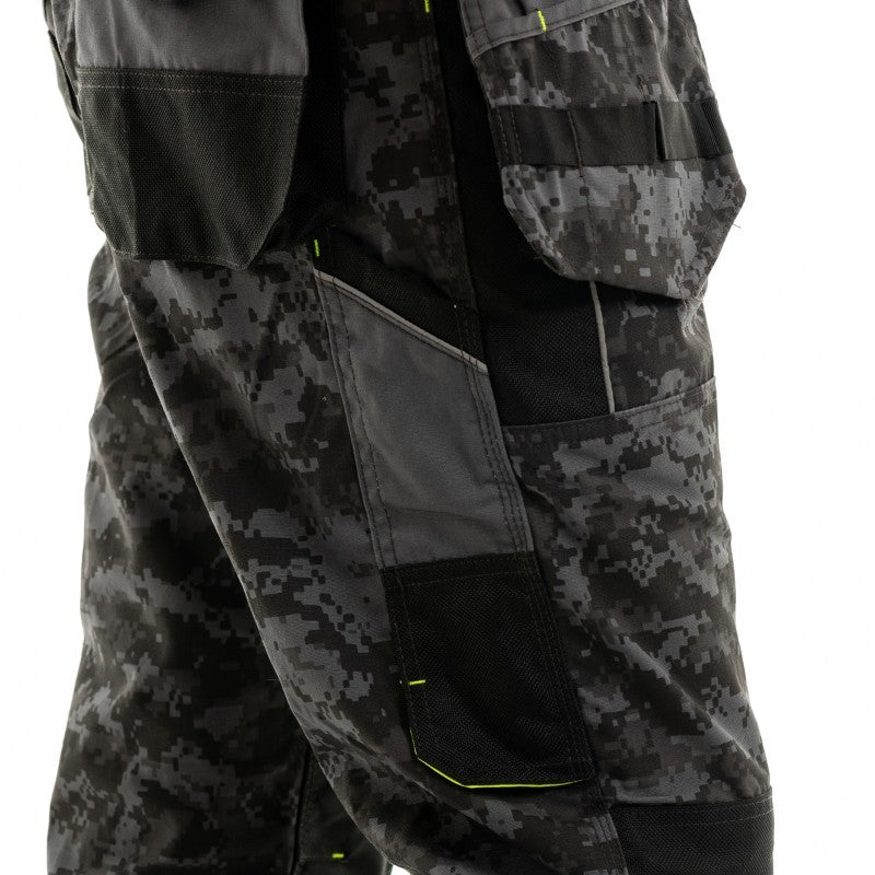 Zoom sur les tissus et motifs du pantalon Donjon de LMA