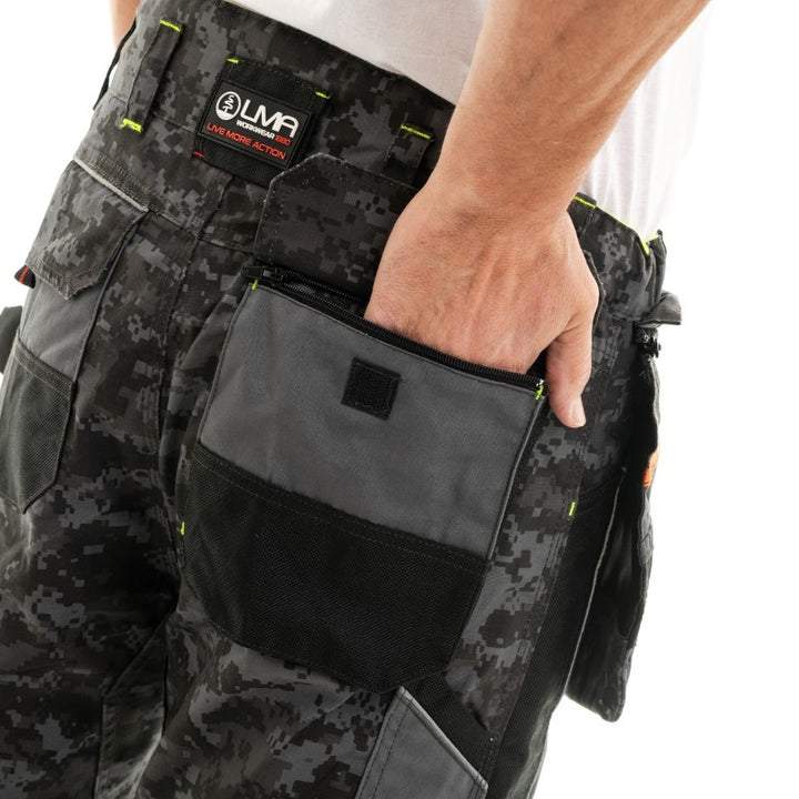 Zoom sur les poches arrière du pantalon Donjon LMA