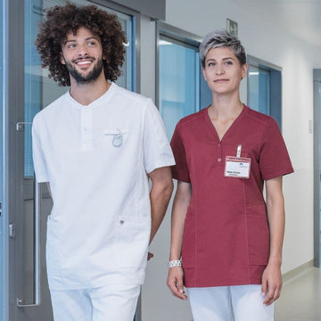 Tunique Médicale Confort Femme Manches Courtes Bleu Azur Blanche et Mûre BP®