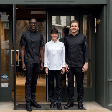 PHOTO ambiance de la veste Benak (veste homme) avec veste Greta (veste blanche femme)