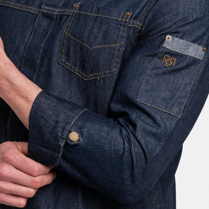 Zoom la manches gauche de la veste harper avec une poche poitrine et une poche manche