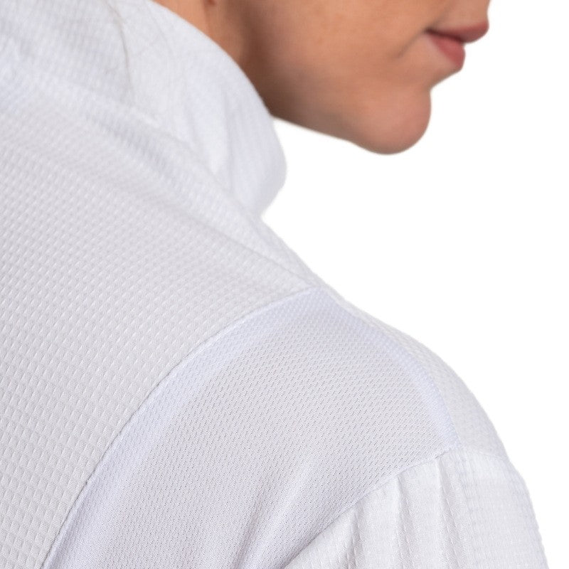 Zoom sur la maille respirante de la veste de cuisine femme blanche gaufrée Manelli