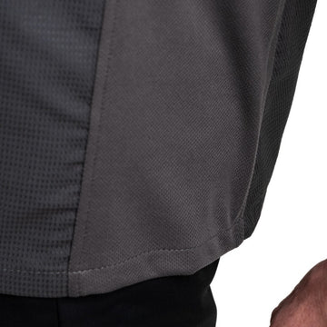 Détail fentes respirantes de la veste homme Paris manches courtes