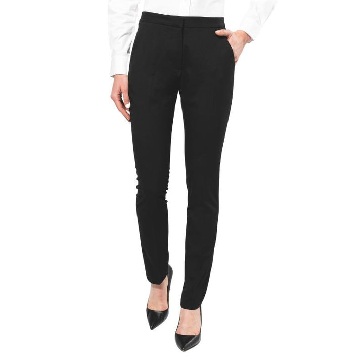 Pantalon femme de service noir parfait pour travailler dans un hôtel ou un restaurant