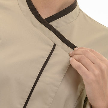 Détail de la fermeture croisée veste beige Saffron