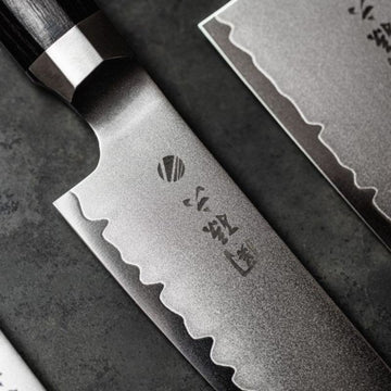 Détail de la lame du couteau de chef Japonais de la marque Kai - lame lisse de 12 cm