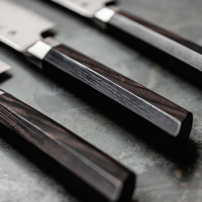 Détail du manche du couteau japonais Kai de 15cm Kiritsuke