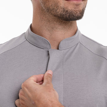 Détail du col mao et de la fermeture en bouton pression de la veste de cuisine homme Robur Gari