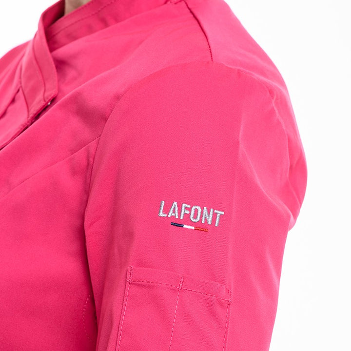Détail de la broderie de la veste de cuisine double col Fuschia Lafont
