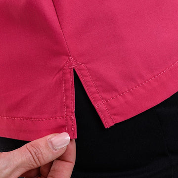 Détail de l'ouverture de la veste de cuisine double col Fuschia Lafont