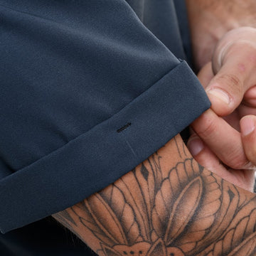 Détail de la manche de la veste écoresponsable avec constrste de découpe