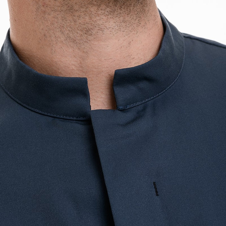 Détail de la veste de cuisine et du col de la veste écoresponsable Robur