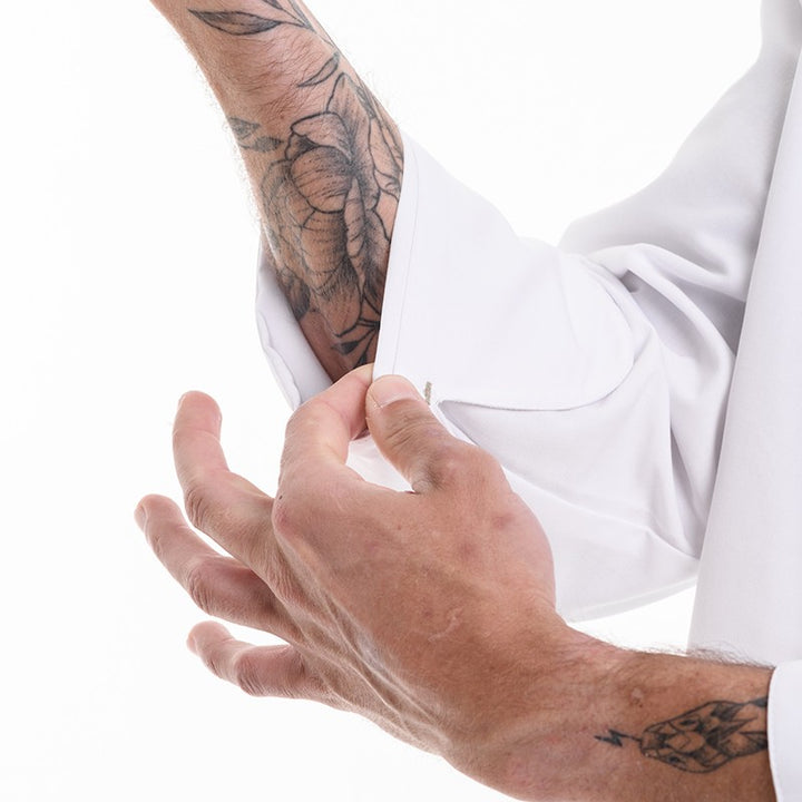 Détail de la manche de la veste de cuisine homme Harti Robur blanche