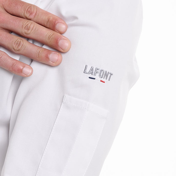 Détail de la broderie de la veste de cuisine Mint blanche liseré noir marque Robur