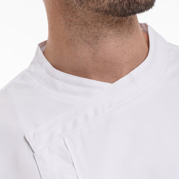 Détail de la veste de cuisine col croisé blanche - Gamme Mint marque Lafont cuisine