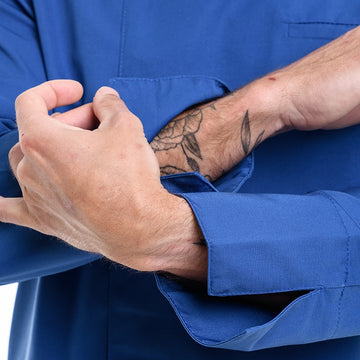 Détail de la manche de la veste de cuisine Texas nouveauté Manelli en bleu royal