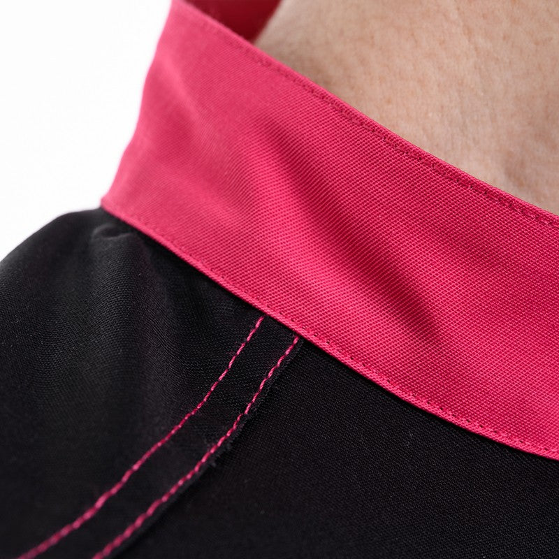 Détail du col et des surpiqures rose sur la veste de cuisine femme elbax Robur