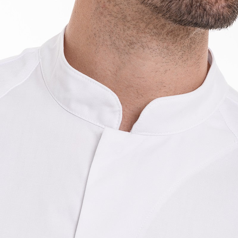 Détail du col officier de la veste de cuisine Basil blanche à manches courtes Lafont