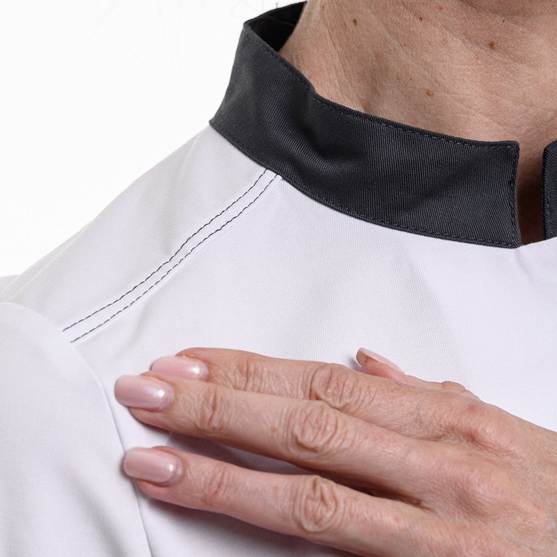 Détail du col gris et des surpiqures de la veste de cuisine Elbax blanche de la marque Robur