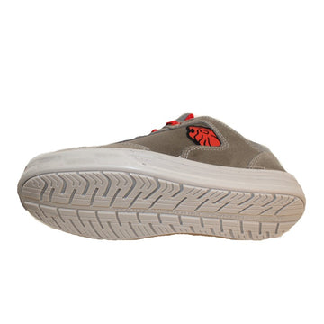 Basket de sécurité S3 grise et rouge cuir. Semelle upower antistatique, antiperforation et antidérapante.