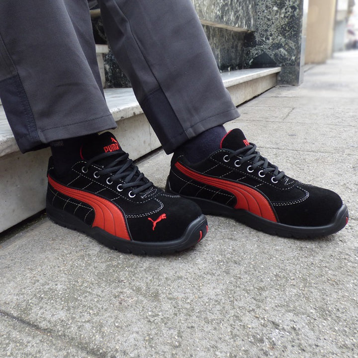 Baskets mixtes de sécurité Puma Silverstone S1P. Pratique en toutes saisons, sécurité renforcée.