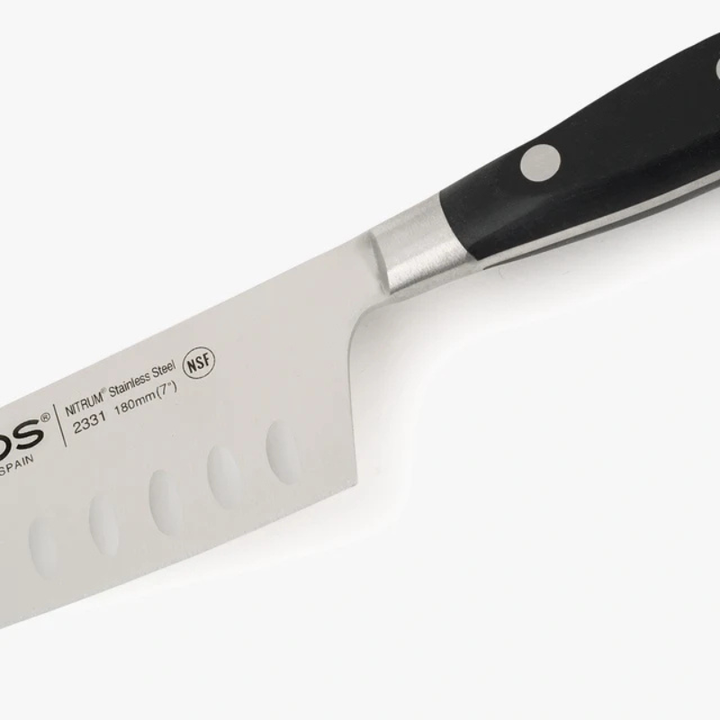 Zoom sur Couteau Rocking Santoku