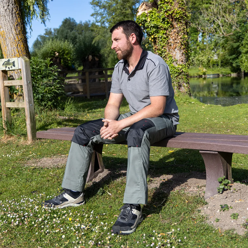 Pantalon de Travail Homme Stretch Léger et Résistant avec Poches Genouillères Sans Métal - LMA I KAKI Ambiance